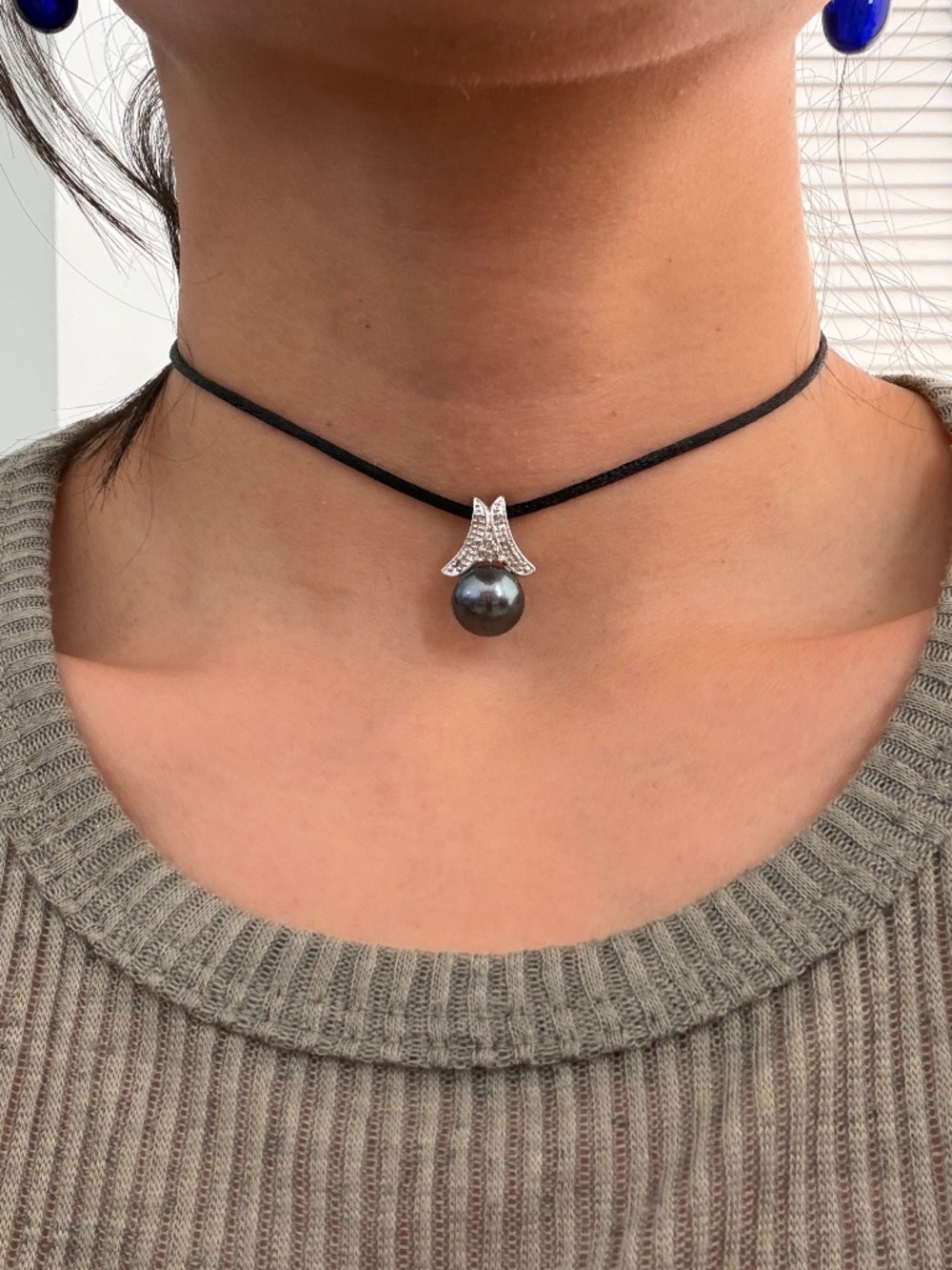 10k solid white gold elegant and dainty gray pearl pendant